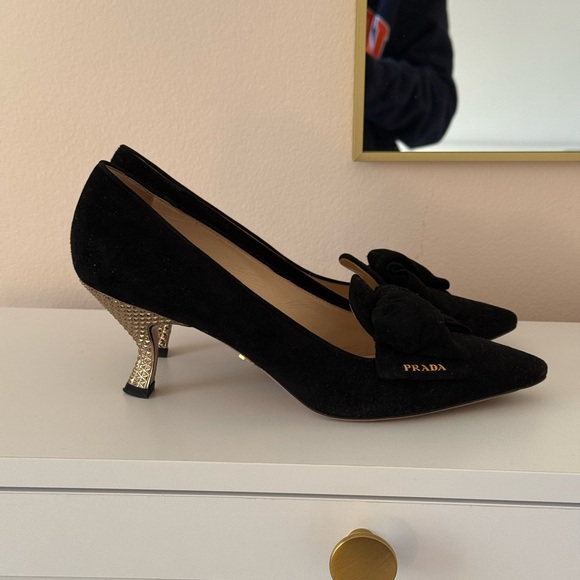 Vintage Prada Women's Black Heels with Bow Detail - Picture 4 of 8
